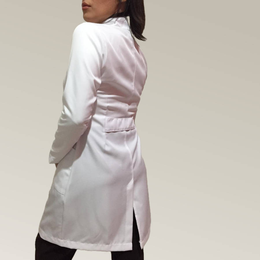 Jaleco Feminino Branco Acinturado Bolso Corte Faca Gabardine Microfibra - Imagem 4